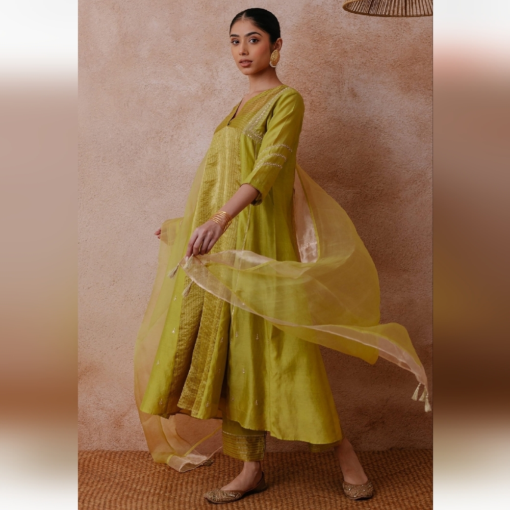 Label Mansi Nagdev Green Kurta Set - Picture 7 of 14